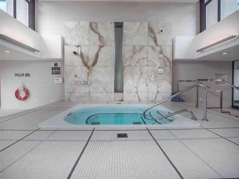 Lakeview Condo In Downtown With Free Parking. Toronto Dış mekan fotoğraf