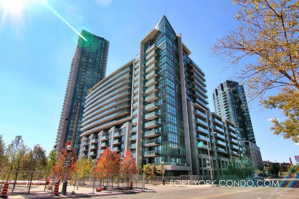 Lakeview Condo In Downtown With Free Parking. Toronto Dış mekan fotoğraf